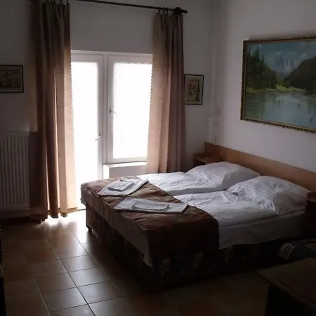 Oda ve Kahvaltı Korona Panzio Balatonfüred