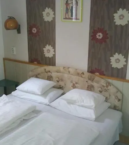 Bed & Breakfast Korona Panzio 2*
